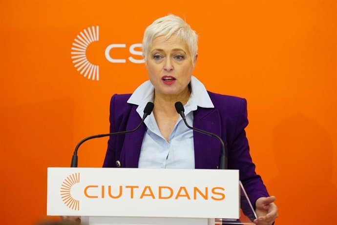 La candidata de Cs a la alcaldía de Barcelona y diputada en el Parlament, Anna Grau, en rueda de prensa.