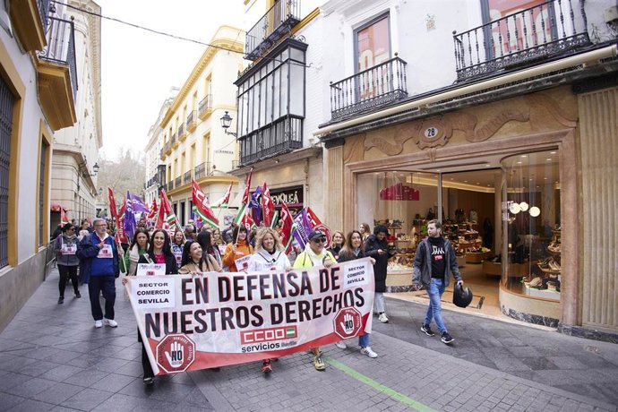 Detalle de los manifestantes durante el Maratón por la conciliación" convocado por CCOO