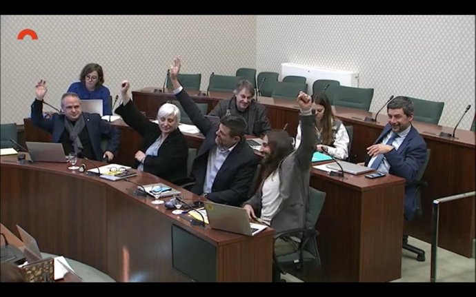 Diputados de ERC votan contra las enmiendas a la totalidad a los Presupuestos de la Conselleria de Empresa y Trabajo.