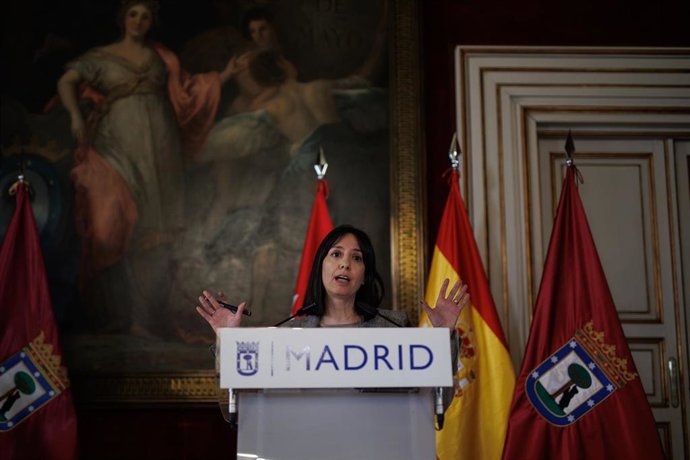 La delegada del Gobierno en la Comunidad de Madrid, Mercedes González, ofrece una rueda de prensa conjunta, en la Casa de la Villa, a 17 de febrero de 2023, en Madrid (España). De acuerdo con los datos que se han abordado hoy en el Consejo y Junta Local