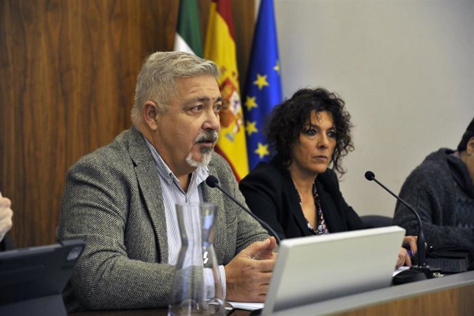 El director general de Función Pública, Javier Gaspar, comparece en la Asamblea de Extremadura