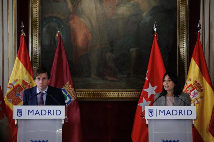 La delegada del Gobierno en la Comunidad de Madrid, Mercedes González, y el alcalde de Madrid, José Luis Martínez-Almeida, ofrecen una rueda de prensa conjunta, en la Casa de la Villa, a 17 de febrero de 2023, en Madrid (España). De acuerdo con los dato