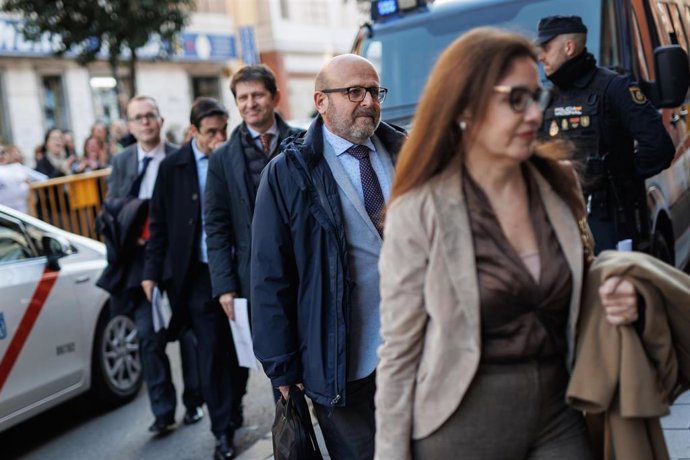 El comité de huelga de Letrados de la Administración de Justicia, a su llegada a la reunión con el Ministerio.