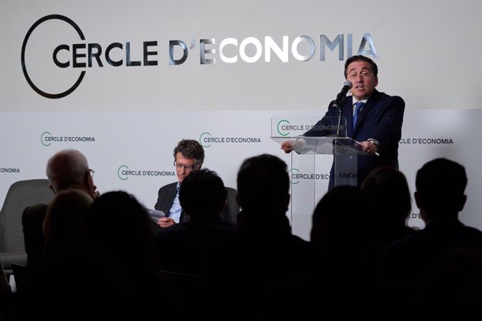 El ministre d'Afers exteriors, Manuel Albares, en una xerrada al Cercle d'Economia