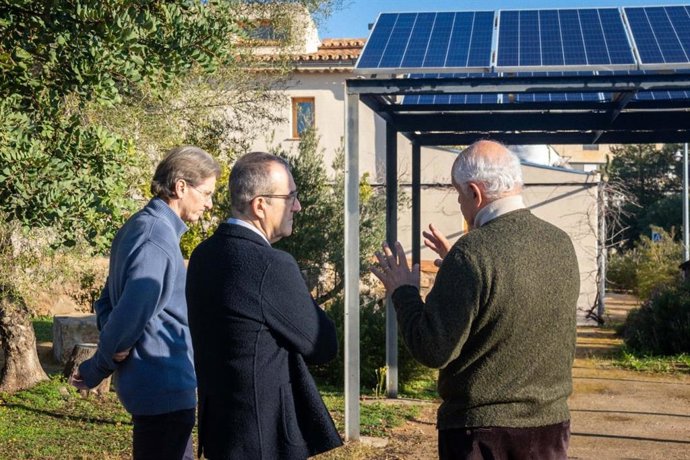 El conseller de Transición Energética, Sectores Productivos y Memoria Democrática, Juan Pedro Yllanes, durante la visita al Centro de Innovación Ca ses Llúcies.