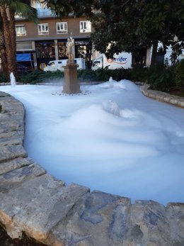 Fuente del Parterre de  Valncia llena de espuma