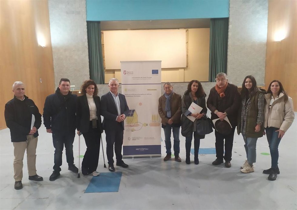 El antiguo cine de Atarfe mejora su eficiencia energética con placas fotovoltaicas.