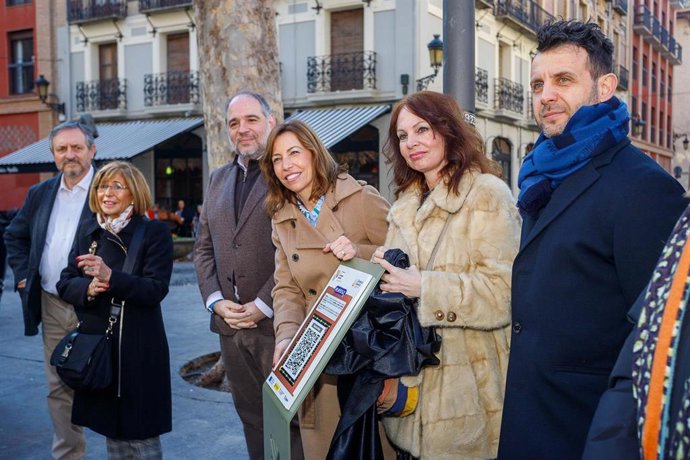 Presentación de "El dilema del Chef", el juego callejero PlayZgz invita a los participantes a descubrir curiosidades e historia de la gastronomía zaragozana de la mano de un grupo de chefs, algunos de ellos con estrella Michelín