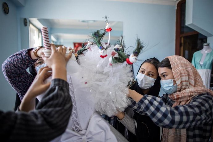Archivo - Imagen de archivo de mujeres y chicas en Afganistán 