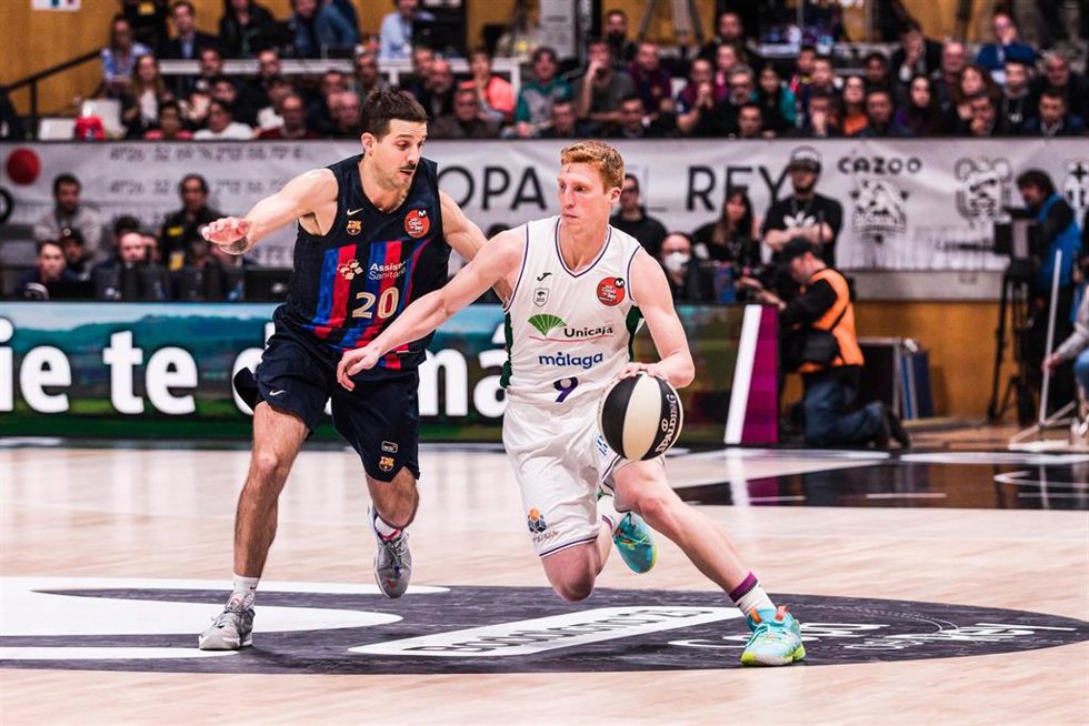 Alberto Diaz of Unicaja in action against Nico Laprovittola of FC Barcelona during the ACB Copa del Rey Badalona '23 Quarter Finals match between FC Barcelona and Unicaja at Palau Olimpic de Badalona on February 17, 2023 in Badalona, Barcelona, Spain.
