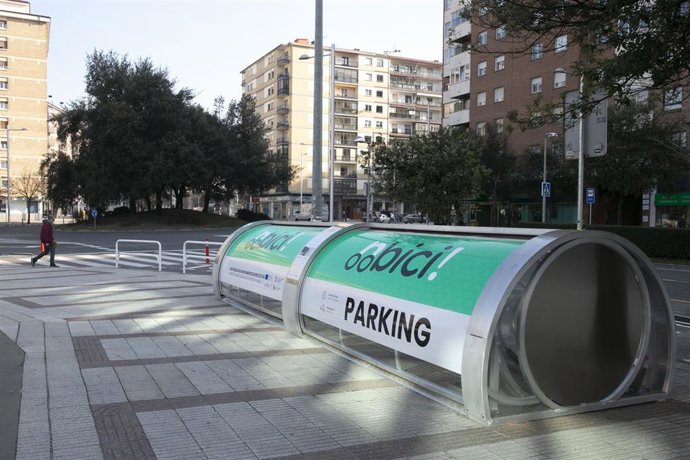 Nuevo aparcabicis cubierto en la plaza de Europa de Pamplona
