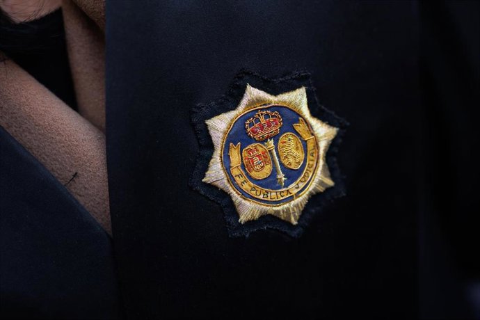 Detalle de la toga de un Letrado de la Administración de Justicia.