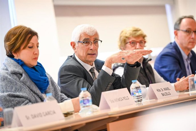 En el centro, el conseller Manel Balcells