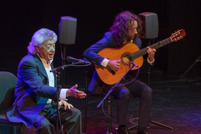 Archivo - Actuación del cantante Pansequito en el Auditorio Municipal Maestro Padilla de Almería.