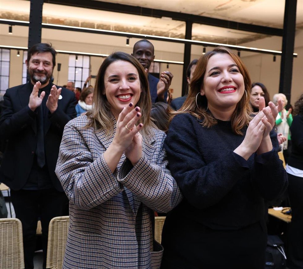 La ministra de Igualdad, Irene Montero (i), y la secretaria de Estado de Igualdad, Ángela Rodríguez 'Pam' 