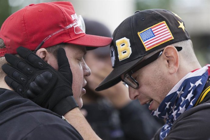 Archivo - Dos miembros de Proud Boys.