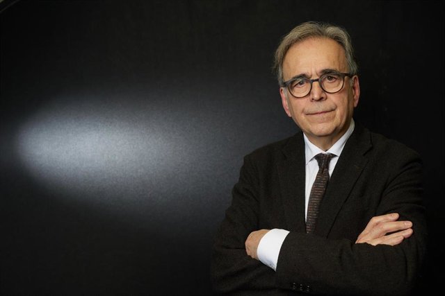 Archivo - El ministro de Universidades, Joan Subirats, posa para Europa Press