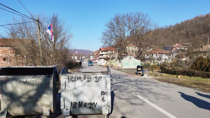 Archivo - Restos de barricadas en Kosovo 