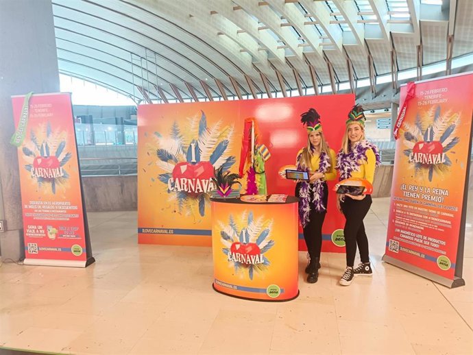 Los aeropuertos de Canarias se visten de Carnaval