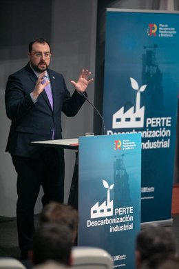 El Presidente Del Principado De Asturias, Adrián Barbón,  Durante La Presentación Del  Proyecto Estratégico Para La Recuperación Y Transformación Económica (PERTE) De Descarbonización Industrial, En Gijón
