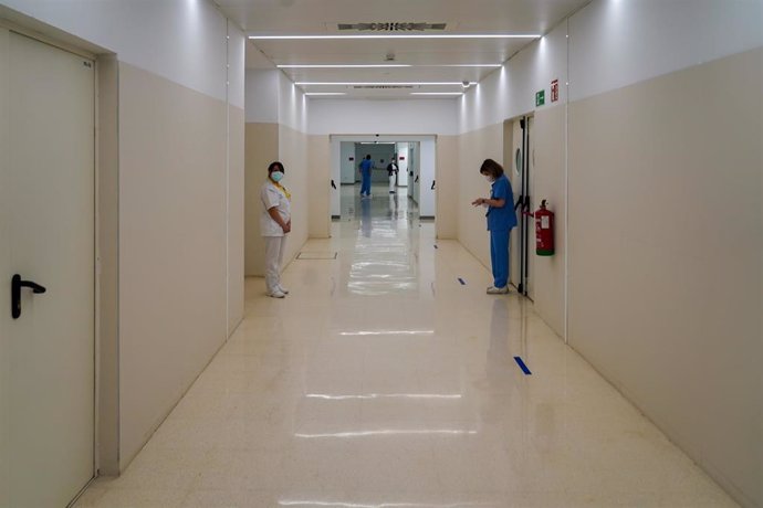 Archivo - Pasillo del  antiguo Hospital Militar de Sevilla, actual Hospital de Emergencia Covid-19 que ha inaugurado tres nuevas plantas en servicio  a 02 de febrero 2022. Sevilla (Andalucía)