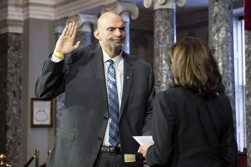Archivo - El senador estadounidense John Fetterman 