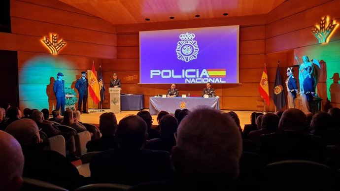 El delegado del Gobierno en Andalucía, Pedro Fernández, ha presidido en Granada el acto de conmemoración del 199 aniversario de la Policía Nacional.