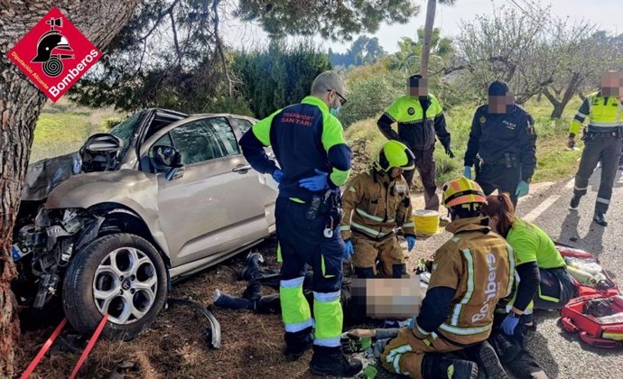 Muere un hombre de 80 años tras chocar su coche contra un árbol en la CV-745 en Benissa