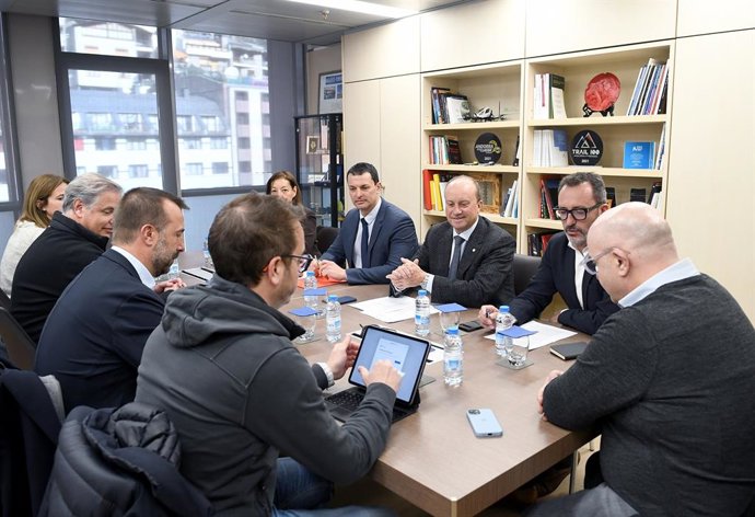 Imatge de la reunió entre membres del Govern andorr i representants d'Acoda