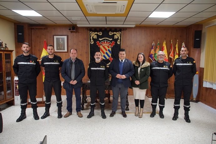 Visita del alcalde de Villarrasa, Arturo Alpresa, a la UME.