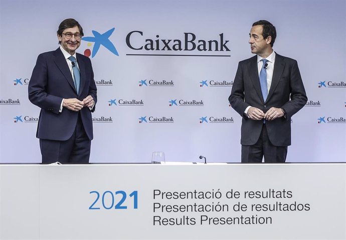 Archivo - (I-D) El presidente de CaixaBank, José Ignacio Goirigolzarri, y el consejero delegado, Gonzalo Gortázar, presentan los resultados del ejercicio 2021, a 28 de enero de 2022, en Valencia, Comunidad Valenciana (España).