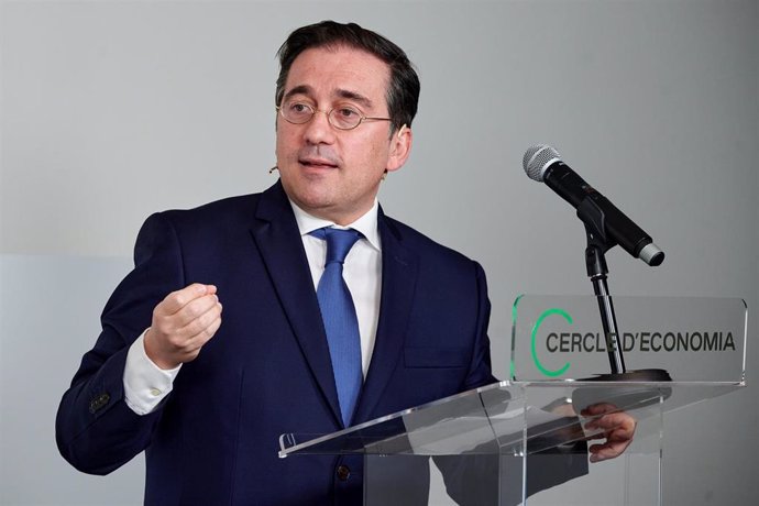 El ministro de Asuntos Exteriores, Unión Europea y Cooperación, José Manuel Albares, interviene durante una conferencia en el Cercle deEconomía, a 17 de febrero de 2023, en Barcelona, Cataluña (España).