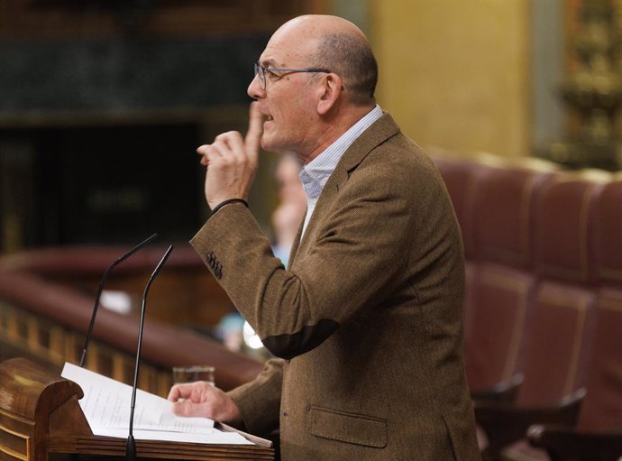El diputado del PNV Joseba Andoni Agirretxea interviene durante una sesión plenaria, a 9 de febrero de 2023, en Madrid (España). Durante el pleno, el Gobierno encara las primeras votaciones del año en el Congreso con sus dos socios enfrentados por la Le