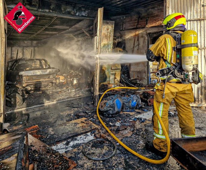 Sofocado un incendio en un taller de pinturas con diferentes tipos de gases en Busot