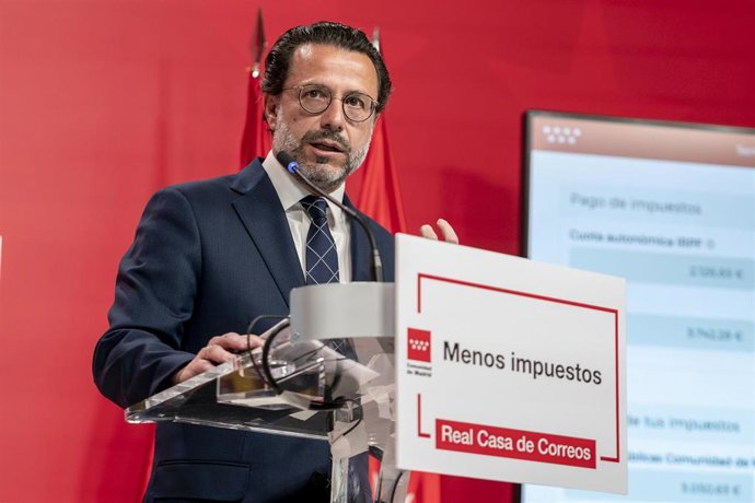 Archivo - El consejero de Economía, Hacienda y Empleo de la Comunidad de Madrid, Javier Fernández-Lasquetty, interviene durante la presentación de la calculadora interactiva de impuestos, en la Real Casa de Correos, a 18 de abril de 2022, en Madrid (Esp