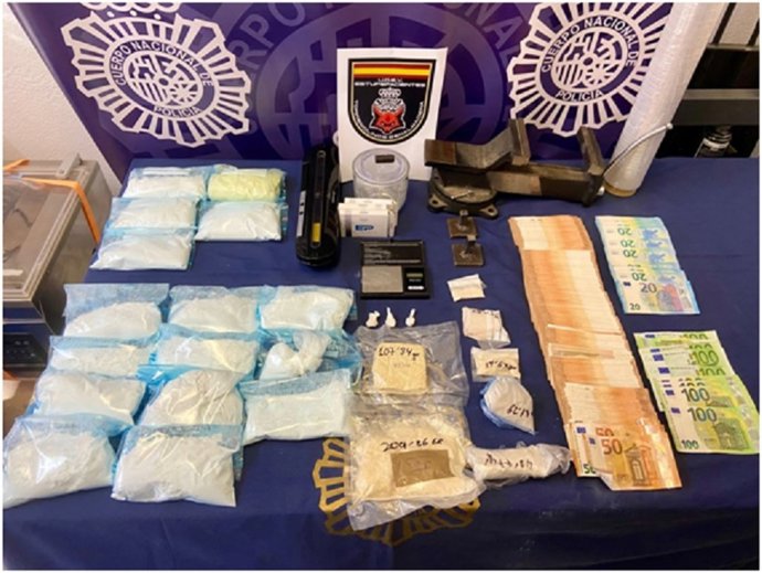 Material incautado al desarticular una red de tráfico de drogas a pequeña y mediana escala