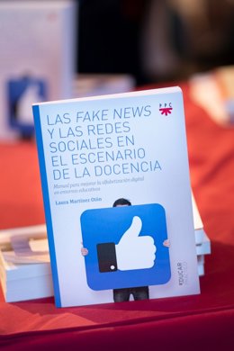 Portada del libro 'Las fakes news y las redes sociales en el escenario de la docencia"
