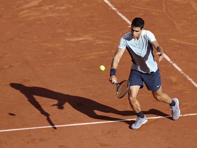 Archivo - Carlos Alcaraz of Spain during day 10 of Roland-Garros 2022, French Open 2022, second Grand Slam tennis tournament of the season on May 31, 2022 at Roland-Garros stadium in Paris, France - Photo Jean Catuffe / DPPI