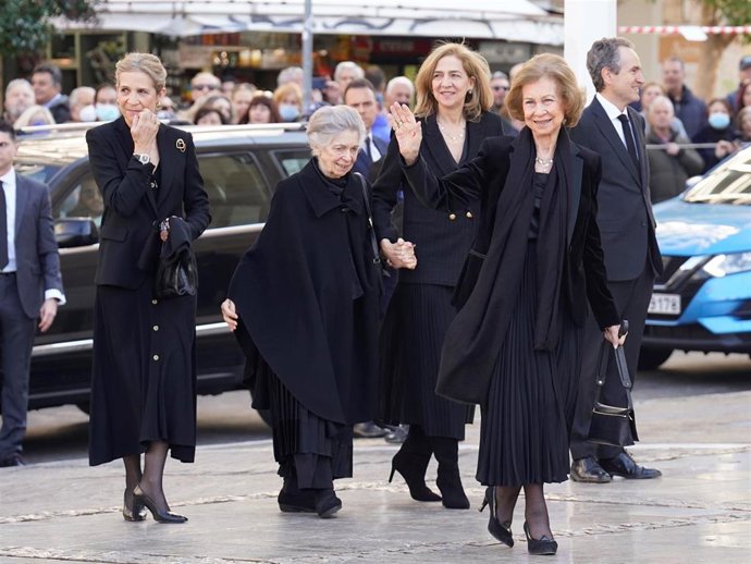 DOÑA SOFÍA; LAS INFANTAS, ELENA Y CRISTINA; E IRENE DE GRECIA EN EL FUNERAL DEL REY CONSTANTINO DE GRECIA