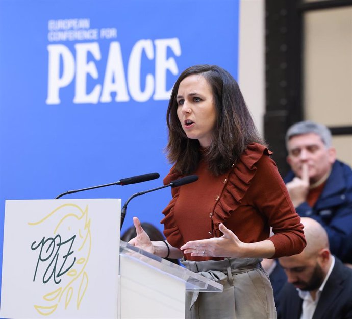 La secretaria general de Podemos y ministra de Derechos Sociales y Agenda 2030, Ione Belarra, interviene durante la III Conferencia Europea por la Paz, en el Espacio Larra, a 17 de febrero de 2023, en Madrid (España). 