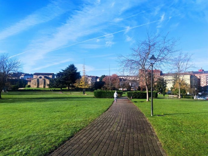Archivo - Entorno de la Iglesia Prerrománica de San Julián de Los Prados