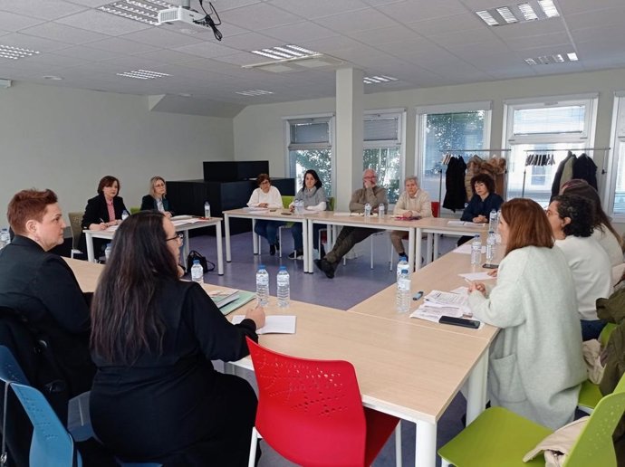 A secretaria xeral de Igualdade, Susana López Abella, durante a reunión de seguimento da rede de centros de acollida.