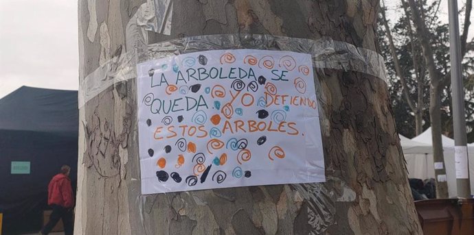 Centenares de personas se reúnen en el parque de Arganzuela en defensa de los árboles amenazados por las obras de la L11.