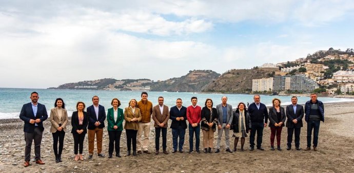 Foto de familia del PP de Granada con candidatos de la Costa Tropical