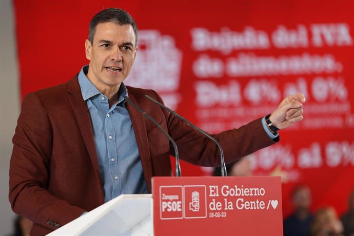El secretario general del PSOE y presidente del Gobierno de España, Pedro Sánchez, interviene durante un acto de precampaña en Zaragoza.