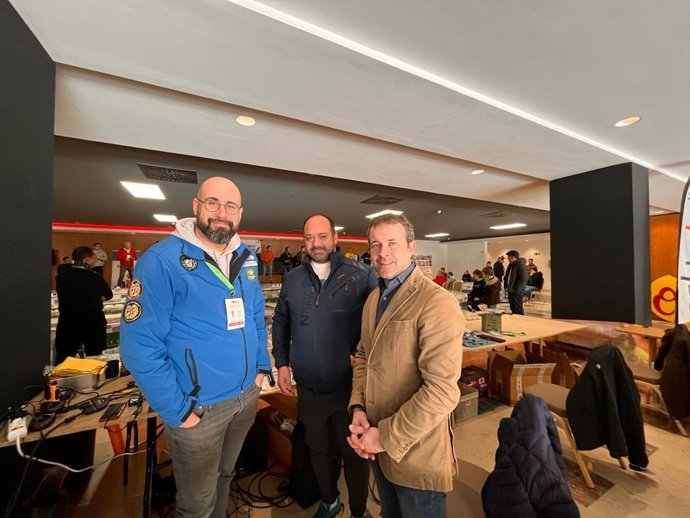 El alcalde de Jaén, Julio Millán, visita  a los organizadores y participantes en el XVI Open Digital