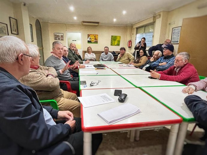 Sanz reunido con los representantes vecinales