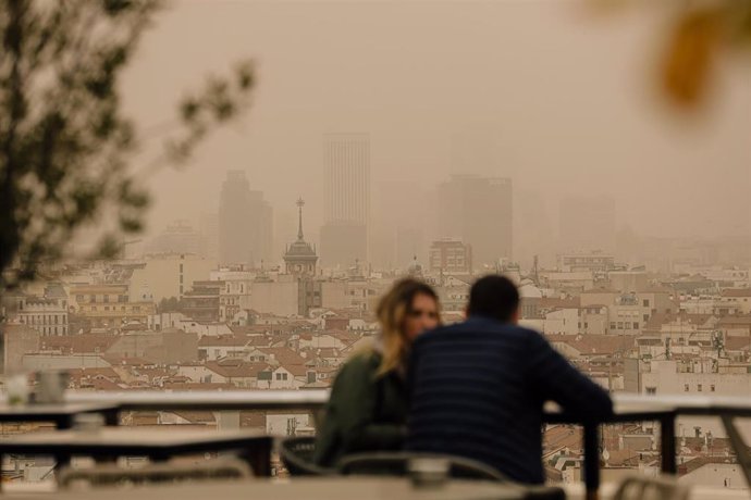 Archivo - Calima desde la terraza del Círculo de Bellas Artes, a 15 de marzo de 2022, en Madrid (España). 