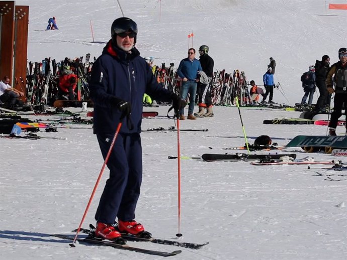 EL REY FELIPE VI ESQUIANDO EN BAQUEIRA