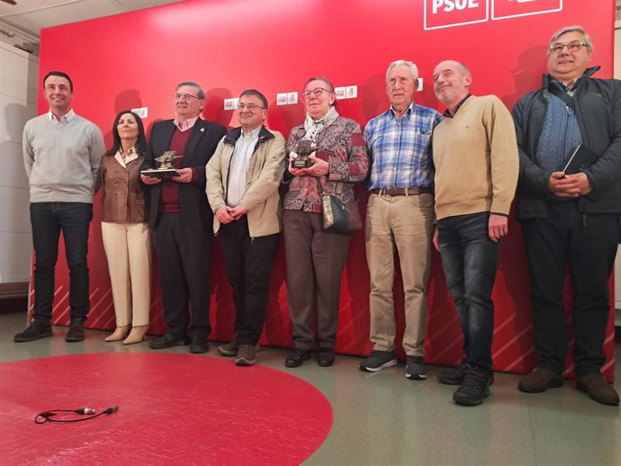 PSE entrega los premios Yunque  al secretario de Estado de Memoria Democrática, Fernando Martínez, y a Gogoan Sestao Elkartea